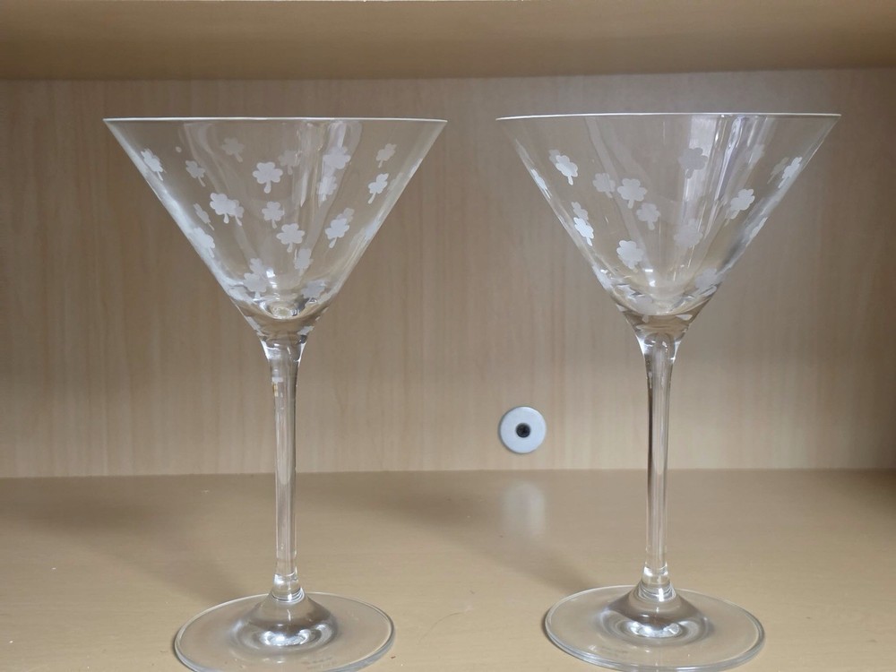 Set of 2 Vintage Cocktail Martini Crystal Glasses w Etched 4 Leaf Clovers 7″