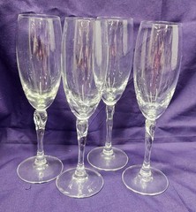 Lot of 4 Clear Glass Champagne Flutes, 5 ounces, Fancy Stem