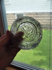 Pretty White US Glass Carnival Glass Palm Beach Berry Bowl Gooseberry Interior