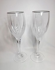 Pair of 2 Mikasa Flame D’Amore Crystal Wine Glasses with Platinum Rim 8.4” Tall