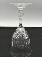 Cut Crystal Wine Glass With Intricate Starburst Design And Diamond-Cut Stem 6.25