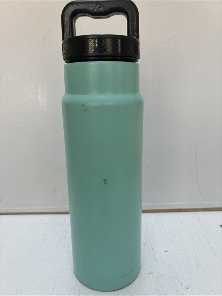YETI Rambler 26 oz Stainless Steel Bottle Chug Cap – Blue