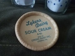 Hazel Atlas Pint Sour Cream Drinking Glass Bicentennial Set Of 2 One Lid, Vtg