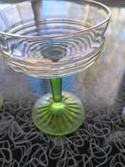 6 ANCHOR HOCKING CIRCLE IRIDESCENT GREEN STEMMED GLASS SHERBET/CHAMPAGNE GOBLETS