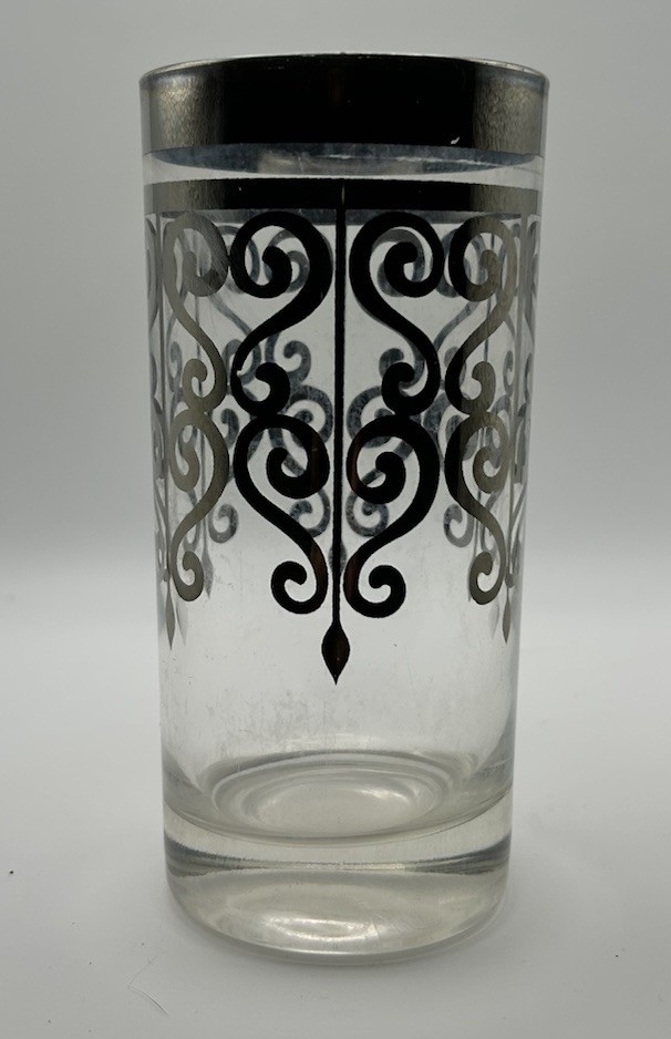 Dorothy Thorpe Platinum Band Scroll Cocktail Glass