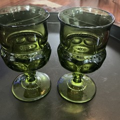 Set Of Two Kings Crown Thumbprint Retro Nostalgic Vintage Avocado Glasses