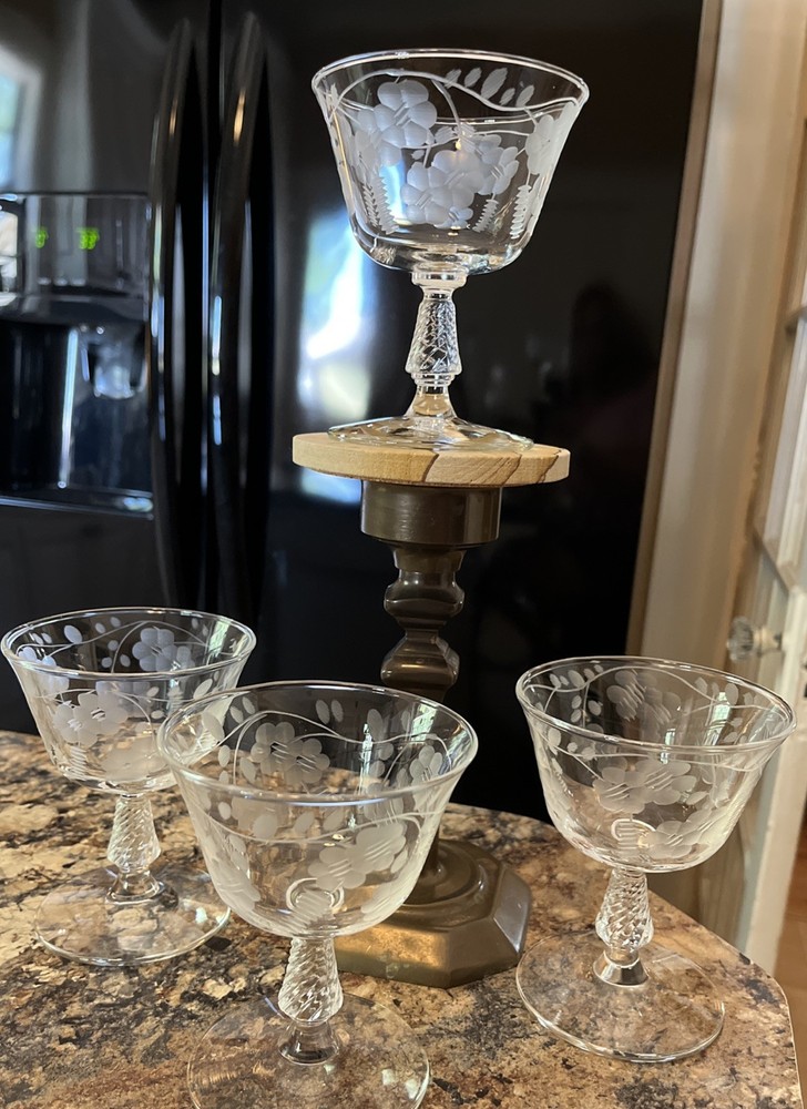 Vintage Floral Etched 4.5″ Champagne Glasses – Set of 4 Elegant Drinkware