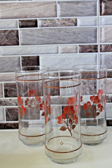 Vintage Glasses 3 Tall Drinking Tumblers Glasses Red Flowers Tan Accents 12 oz