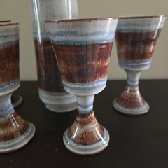 VTG Marked Studio Art Pottery Stoneware Speckled Glaze Carafe & 4 Goblet Glasses