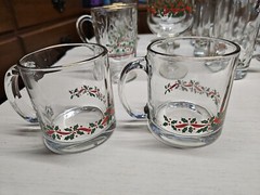 Set of 16 Vintage Christmas Libbey Ribbon & Berry Festive Glasses (OK)