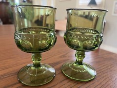 Set of 2 small Avocado «King’s Crown» Glasses, Thumbprint footed