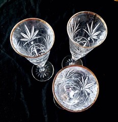 3 Cristal d’Arques Lead Crystal Long-Stem Gold Rim Flutes / 9 3/4″ Star & Fan