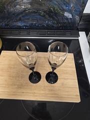 2 MIKASA GALLERIA FK701 OPUS BLACK CALA LILY COORDINATING CHAMPAGNE FLUTES 10″