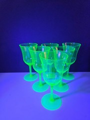 TIFFIN (?) VINTAGE GREEN URANIUM GLASS 16 PANELS GOBLET 6 7/8″H 3-3/8″ W