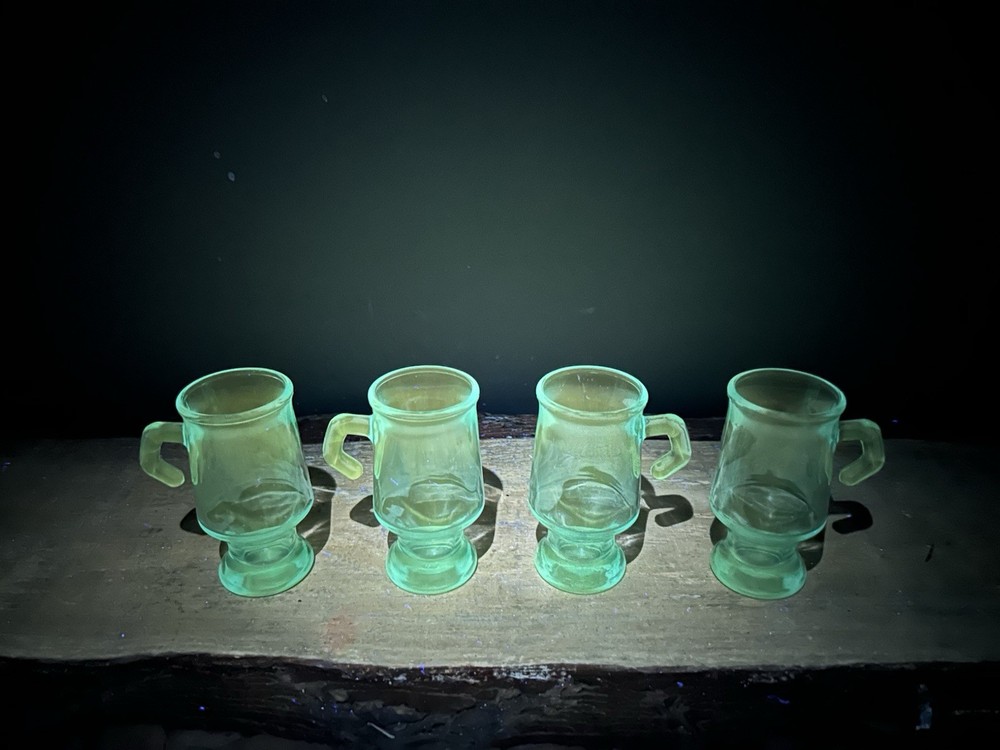 Turquoise Blue Tankard Glasses,Hot/Cold,Set of 4.Glow Under UV light.RARE FIND!