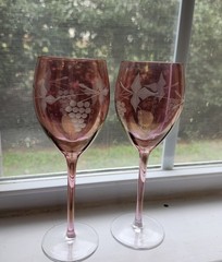 Vintage Grapes & Leaves Pink Iridescent Etched Wine Glasses With Pink Stems (2)