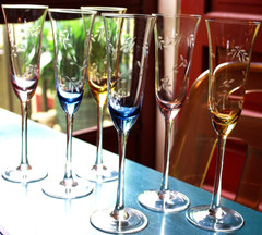 Vtg Set 6 HAND BLOWN MULTICOLOR GLASS Champagne Flutes HAND CUT LEAVES 9.5″ 6 oz