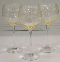 **NEW** Lenox Butterfly Meadow Yellow Etched Balloon Wine Glass 9” tall (FJ)