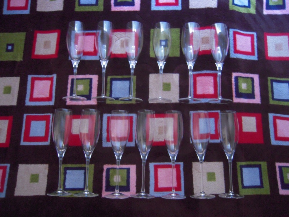 LOT OF 13 NOS VTG CLEAR FINE CRYSTAL FLUTE CHAMPAGNE GLASSES 2-1/2″ DIA X 10 » H