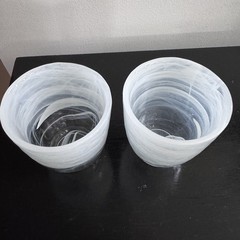 Set Of 2 White Swirl Thick Glass Tumblers Art Glass , Not Iridescent