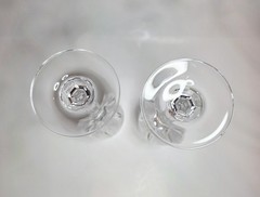 Pair of 2 Mikasa Flame D’Amore Crystal Wine Glasses with Platinum Rim 8.4” Tall