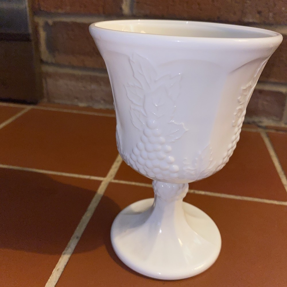 Vintage Indiana Glass Harvest Grape Milk Glass #3618