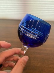 STUNNING VTG Cobalt Blue Cut To Clear PINWHEEL Smooth Stem Wine Glass 8″H
