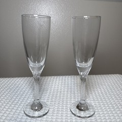 Set of 2 European Champagne Flutes Twisted Stem Clear Glass Modern Elegant 8”