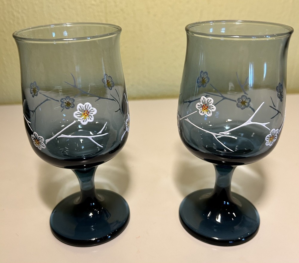 (Set of 2) Retro Libbey Smoky Blue Wine Glasses with White Dogwood Blossoms VTG
