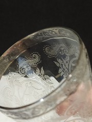 1- OLD ELEGANT FOOTED TUMBLER GLASS ETCHED APHRODITE AND CUPID SILVER TRIM