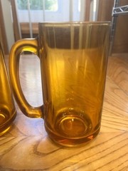 VINTAGE ANCHOR HOCKING AMBER «D» HANDLED SODA/ BEER GLASSES SET OF TWO