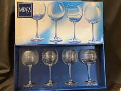 Cheers by Mikasa – Four Vintage Red Wine Balloon/Sangria Glasses