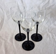 Luminarc France DOMINO Black Stem Wine Glasses 7.75″ Tall (Set of 3)
