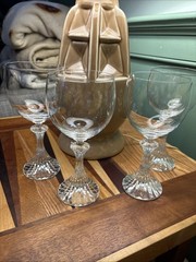 Mikasa The Ritz Wine Glass. Set Of 2+2 Extra, 6 5/8” Glasses