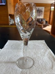 ELEGANT HAND BLOWN OPTIC SWIRL WINE GLASS NEAR PREFECT CONDITION
