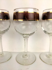 Mid Century Modern Wine Glasses Clear Stemware Brown Gold Rim Band Height 5.5″