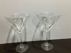 Set Of 2 Martini Glasses Raised 3D Olives w/Toothpicks Design Cristal D’Arques