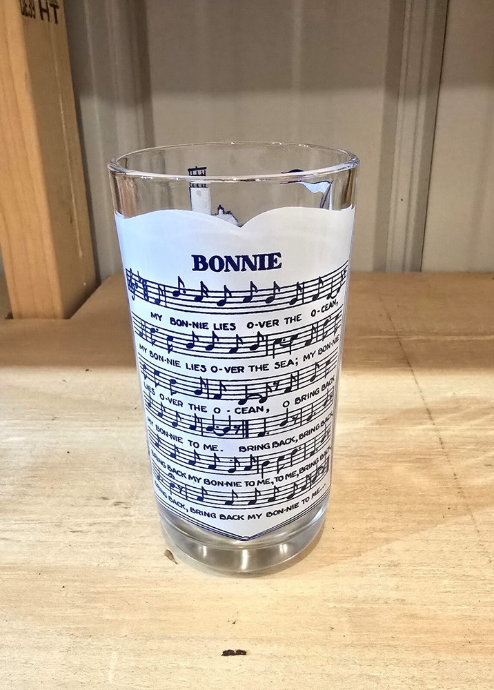 «Big Top» Peanut Butter Glass (Bonnie) «Sing A Long» 2-1/2″W x 5-1/4″H