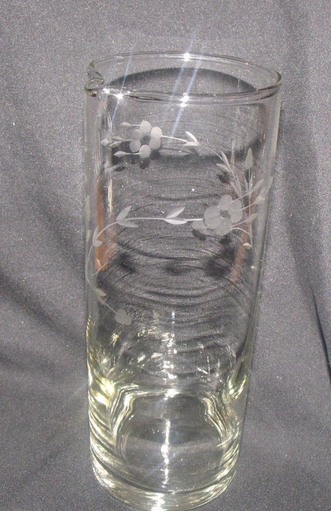 TALL VINTAGE DECANTER/PITCHER/CARAFE W/POUR SPOUT – LOVELY FLORAL DESIGN – LQQK!