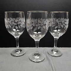 3 Vintage Libbey USA Christmas Holly Berry Gold Bow & Rim Water Wine Glasses 7″