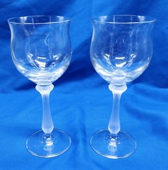 (2) Mikasa Frosted Stem Wine Glasses Laura Crystal 11 oz Goblets EUC Tulip Bowl