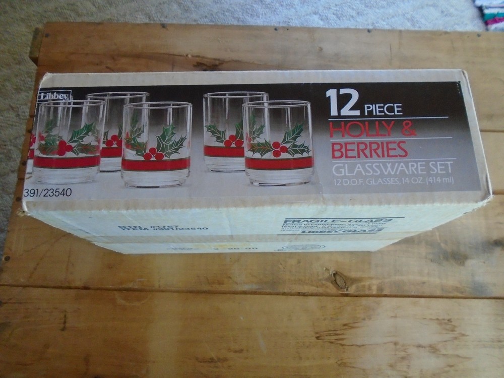 Vintage Libbey 12 Piece Glassware Set Christmas Holly & Berries 14 oz Very Nice