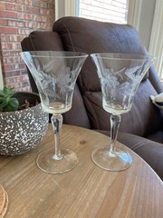 Flared Wine Glasses (2) Etched Grape/Leaf Design 7.5″ Vintage