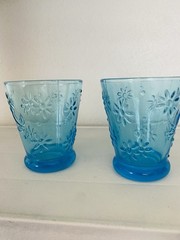 Vtg 1970’s Daisy Flower Blue Embossed 4 » Tall Glass Set of 2