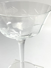 Pretty Crystal Etched Optical Wine Glasses 5 3/4″ with a 6oz Capacity