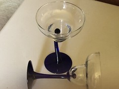 2 LIBBEY BRAVURA COBALT BLUE CURVED STEM MARGARITA GLASSES 10 OZ 7”