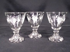 Standard Glass Liquor Cocktail Glasses Cut to Gray Grape Design Set of 7
