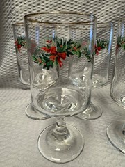 Vintage Set of 4 Christmas Holly & Ribbon Footed Wine Glasses Gold Rim 10oz