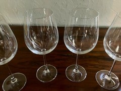 Set of 6 large wine goblets, 1 goblet is slightly smaller.