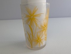 Swanky Swigs Juice Glass Tumbler 3.5″ Yellow Flowers MCM 50’s Kitsch Cottagecore